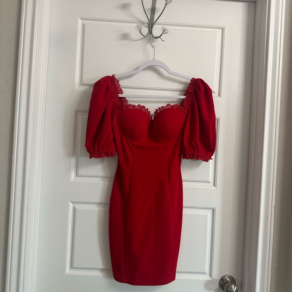 Mini vestido de color rojo